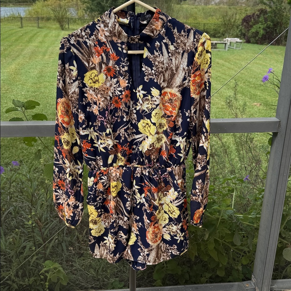 Lucca Couture fall long sleeve floral romper size small